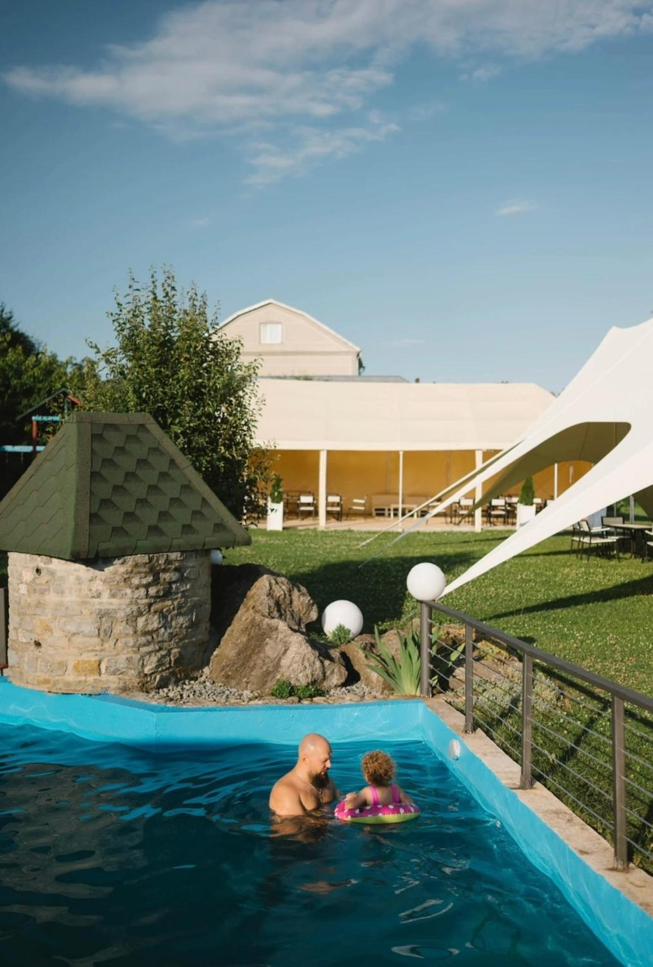 Сottage "Family Estate" Villa Kamyanets-Podilski Dış mekan fotoğraf